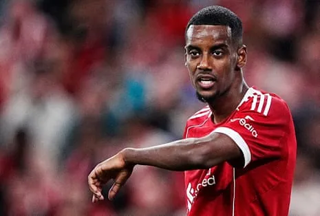 Alexander Isak's First Appearance Delivers Glamour Amid Noticeable Lack of Match Fitness