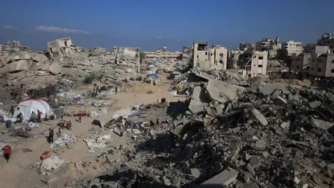 Israeli Armored Vehicles Advance into Key Gazan Residential Area