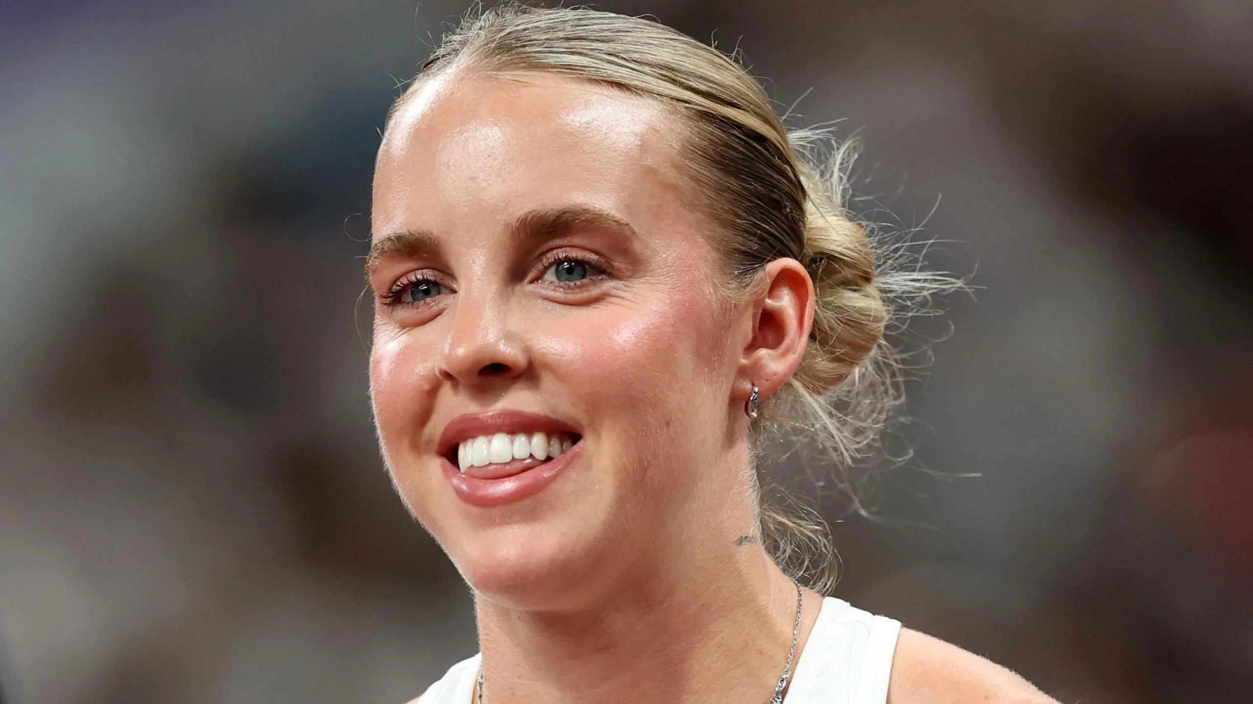The British star Launches World Title Quest with Strong Performance