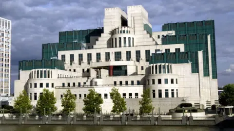 The UK's Secret Intelligence Service Launches Dark Web Gateway to Attract Spies in the Russian Federation